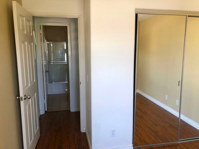 Building Photo - 16908 Robins Nest Way