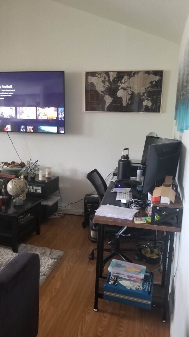 Building Photo - 977 Riverside Dr