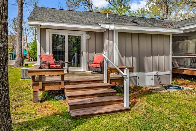 Building Photo - 2405 Bert Dr