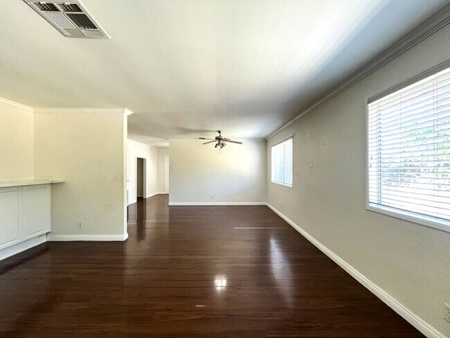 Building Photo - 4 bed, 3 bath in Loma Linda, CA!