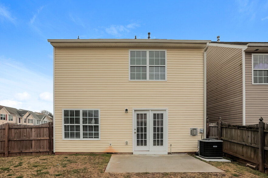 Building Photo - 10 Chandler Cir