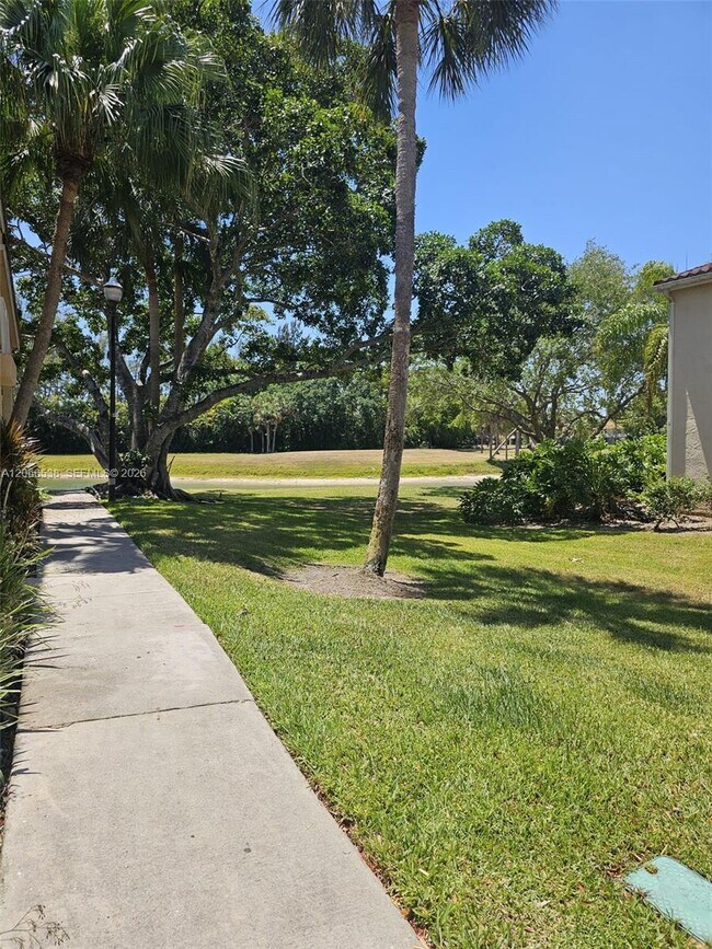 Building Photo - 3470 Pinewalk Dr N