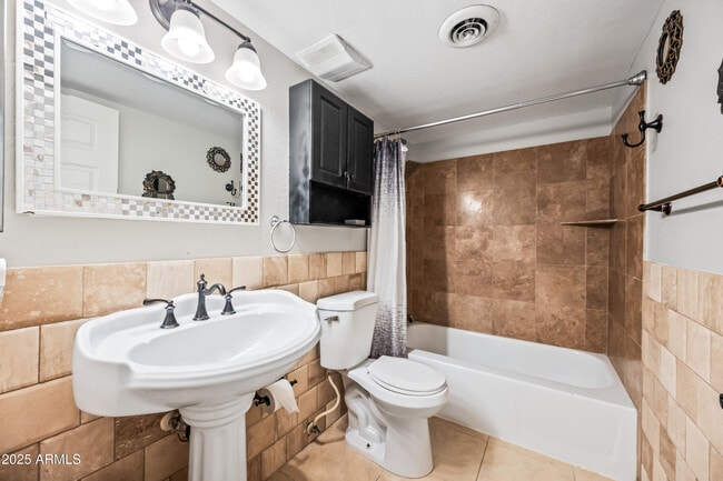 Building Photo - 4630 N 68th St