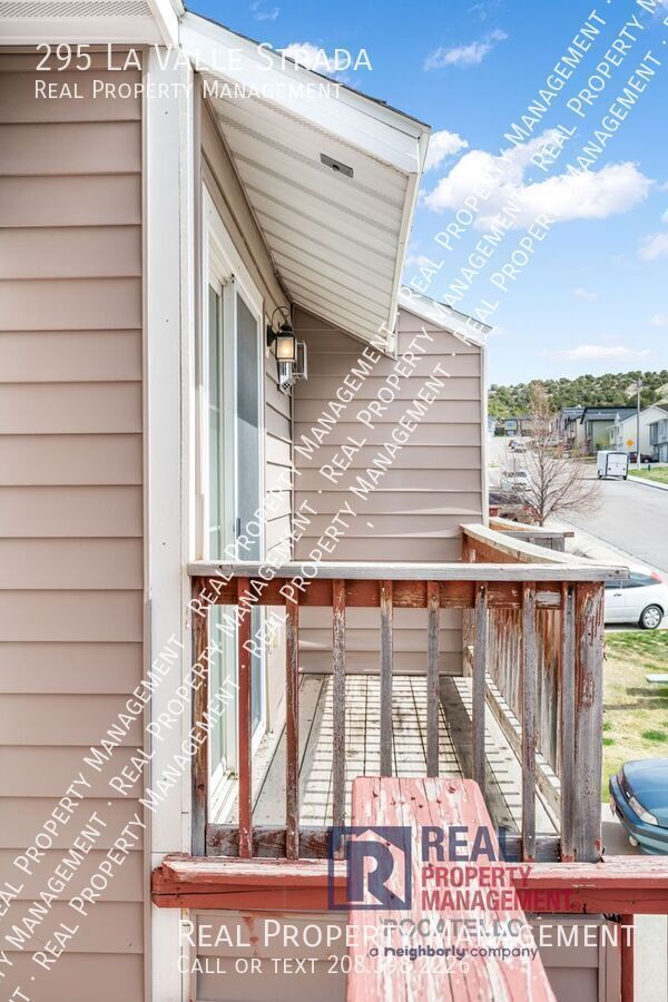 Building Photo - 295 La Valle Strada