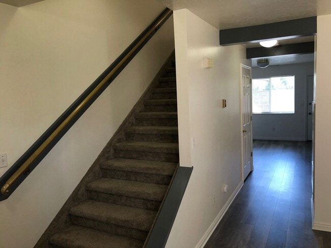 Building Photo - Cute Provo 3 bed 2.5 bath Townhome