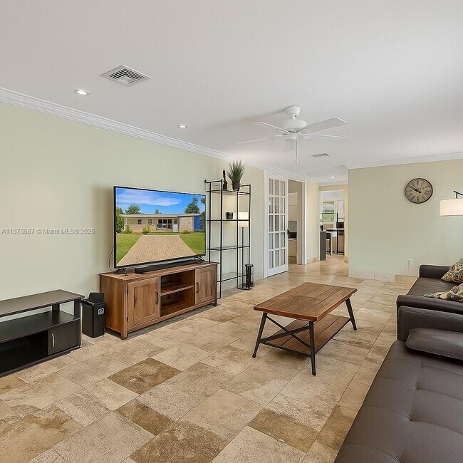 Building Photo - 1402 Urbino Ave