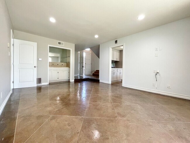 Building Photo - 1470 Dara St