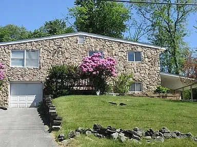 Building Photo - 3 Tulip Ln