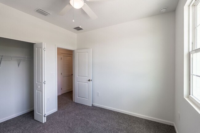 Building Photo - 5347 Vista Lago Dr