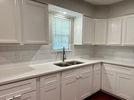 Building Photo - 1810 Edgewood St