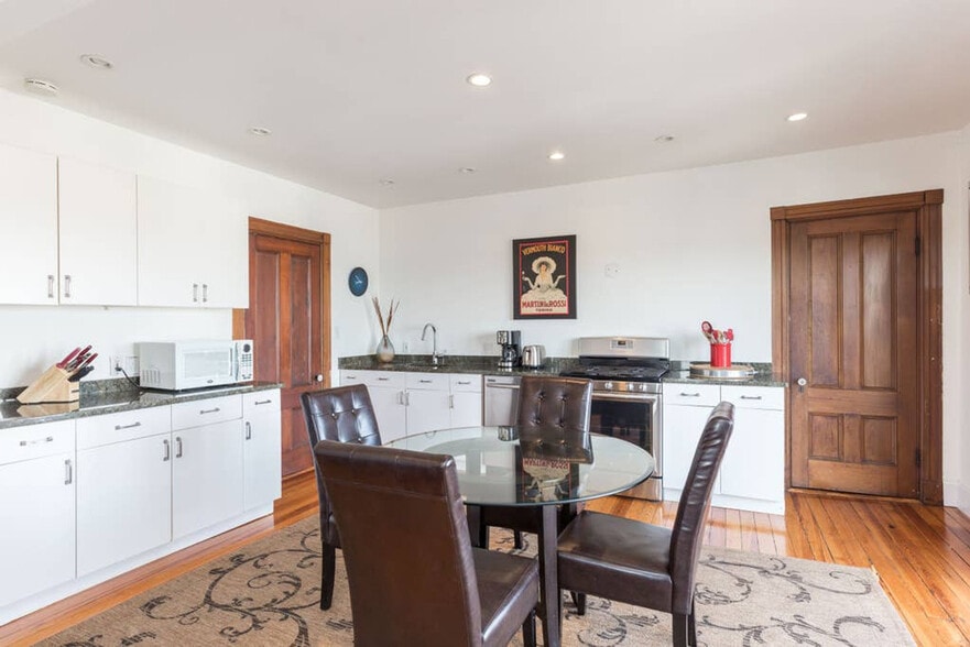 Building Photo - 15 Peverell St