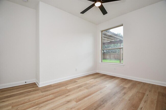 Building Photo - 18 Hadlock Pl