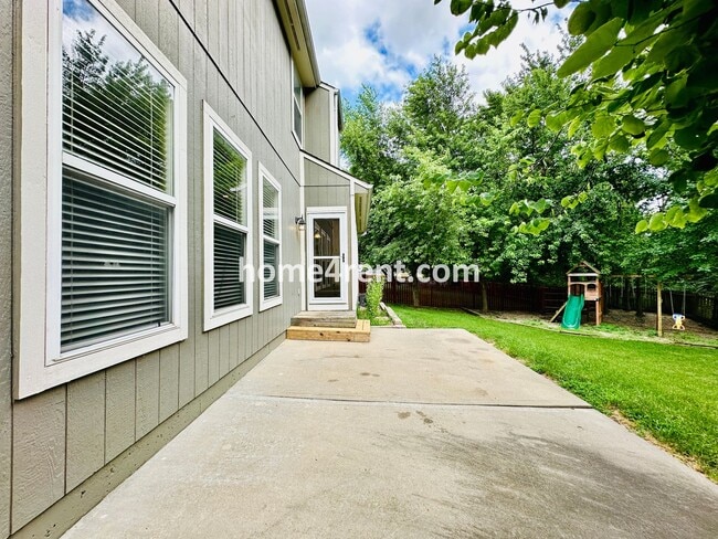 Building Photo - Beautiful Four-Bedroom Home with Three Car...
