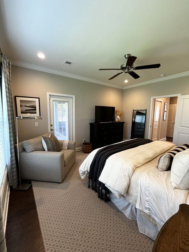 Building Photo - 3/2 with amazing community amenities!