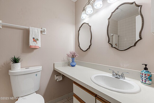 Building Photo - 1604 Arcadia Dr