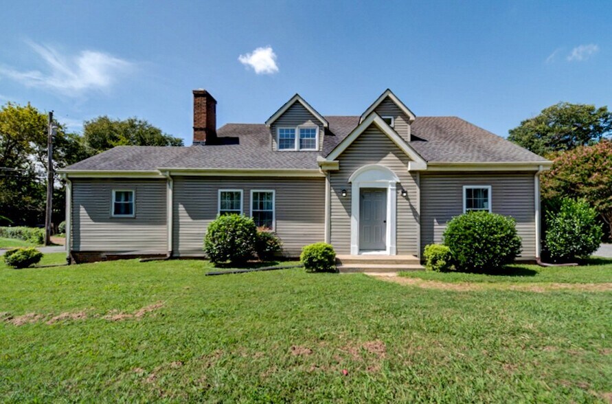 Building Photo - 401 Kingwood Dr