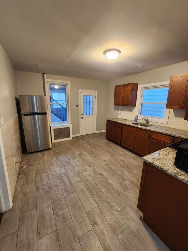 Building Photo - Joseph Gordon