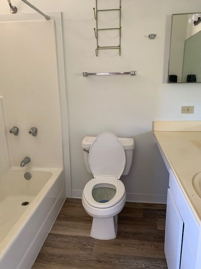 Building Photo - Palehua Villas, newly renovated breezy 3 bed, 2 ba, 2 parking stalls, water/sewer