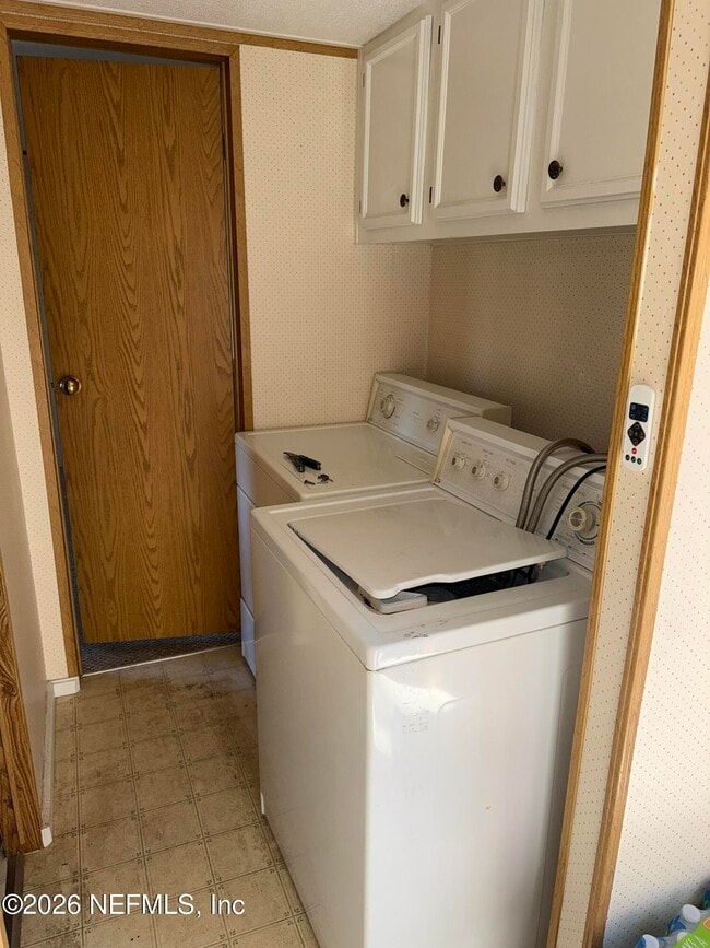 Building Photo - 1001 Diane St