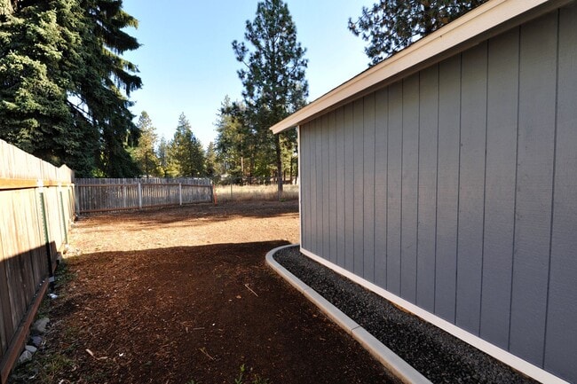 Building Photo - New Remodel 2 bed 1 bath