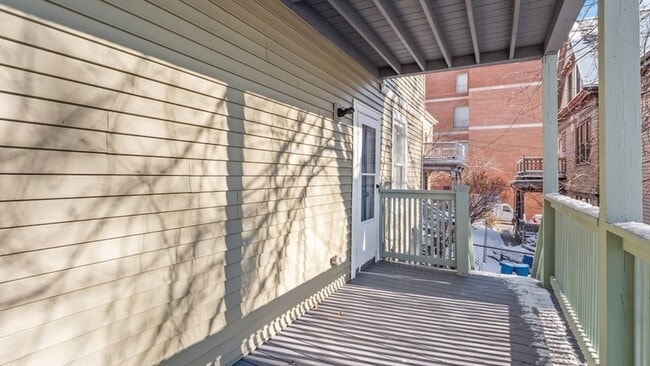 Building Photo - 32 Robinson St