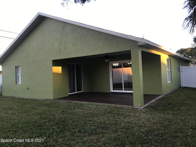 Building Photo - 3006 Alice St