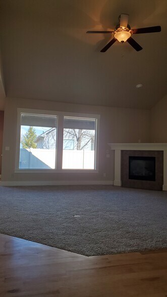 Building Photo - 638 W Cedar Pointe Way