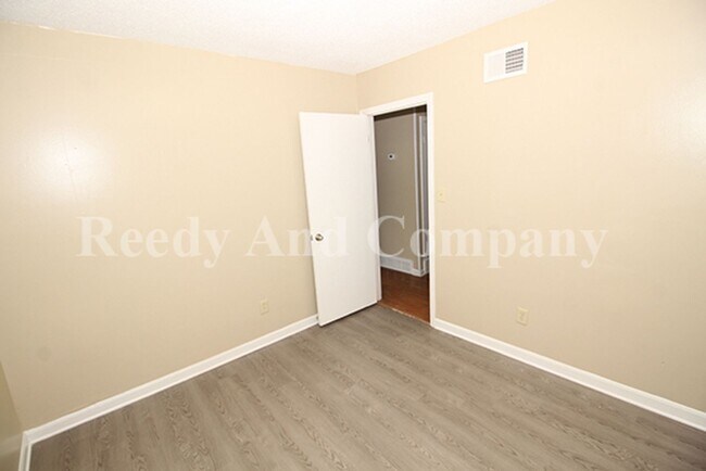 Building Photo - 3685 Bryn Mawr Dr