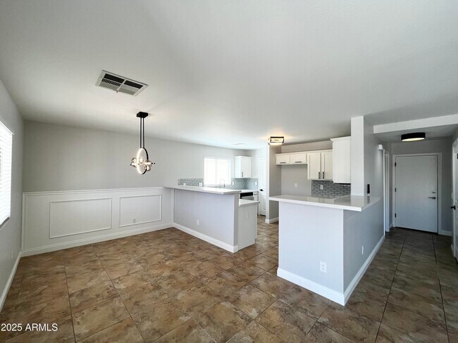 Building Photo - 37061 W Bello Ln
