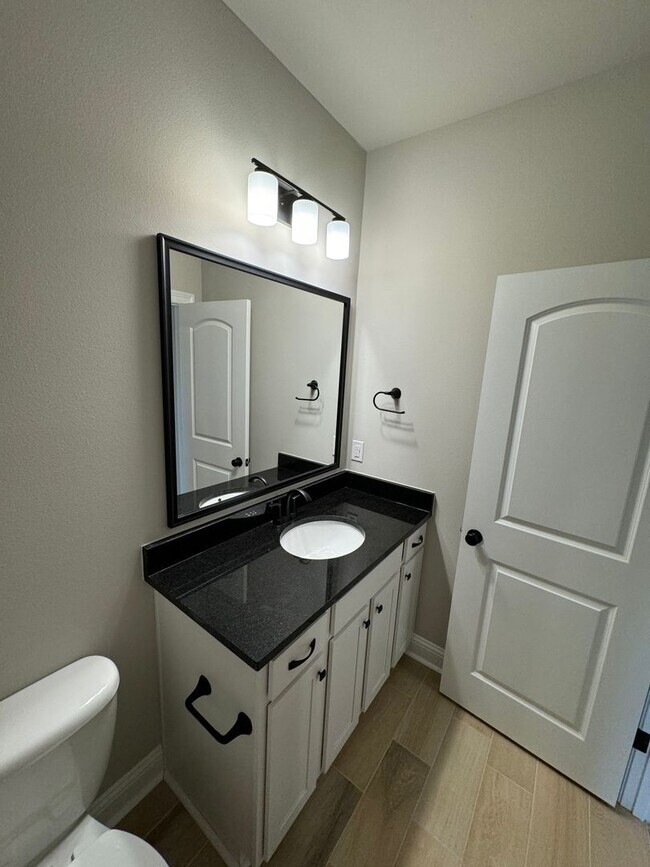 Building Photo - Like New Construction in Haughton...