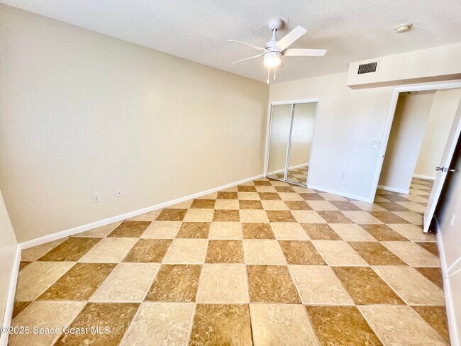 Building Photo - 22 Tulip Ave