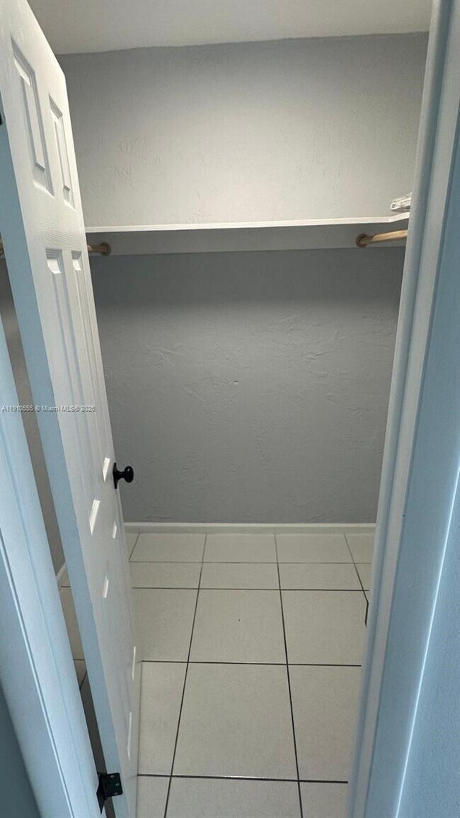 Building Photo - 1701 NE 191st St