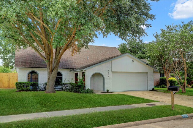 Building Photo - 7926 Windy Creek Dr