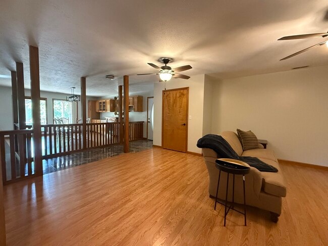 Building Photo - 20 N Lakeshore Dr