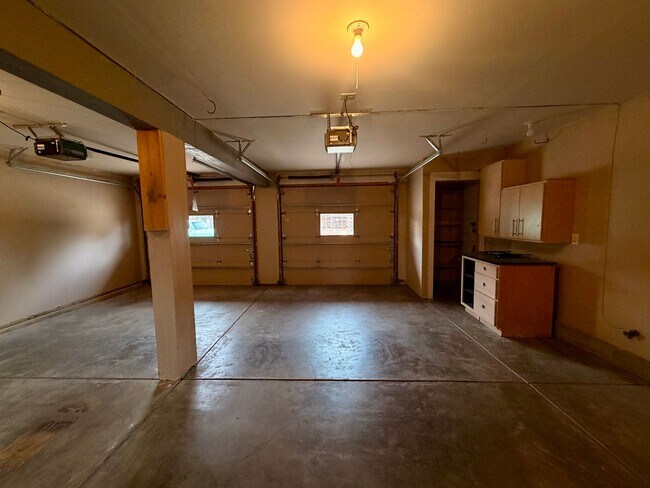 Building Photo - ABSOLUTELY BEAUTIFUL 4-Bedroom Townhome in the Highly Sought-After Prospect Neighborhood!