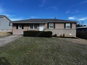 Building Photo - 16 Oakview Dr