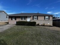 Building Photo - 16 Oakview Dr