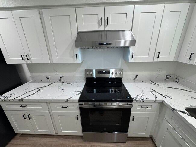 Building Photo - 2118 N Glenn Ave