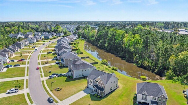 Building Photo - Stunning 5 Bed/3.5 Bath Home in Buckhead East