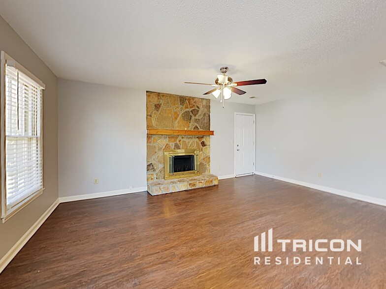 Building Photo - 389 Hillridge Dr