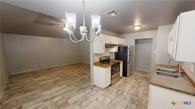 Building Photo - 2606 Cross Timber Dr