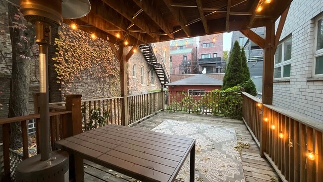 Building Photo - 1503 W Superior St