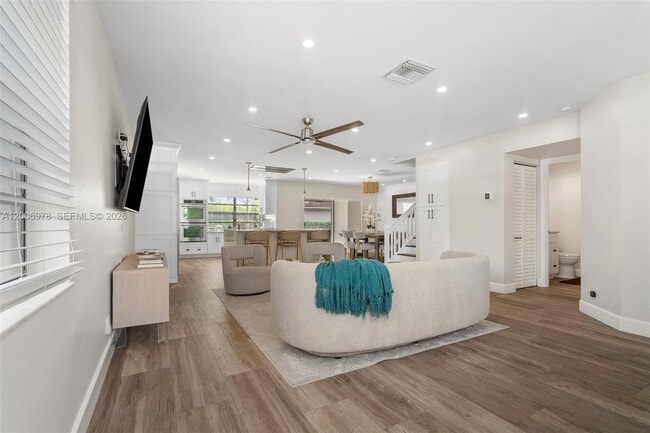 Building Photo - 9161 Vineyard Lake Dr