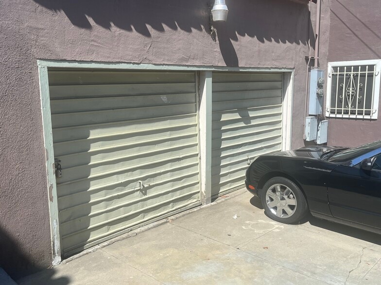 Building Photo - 2500 S Bronson Ave