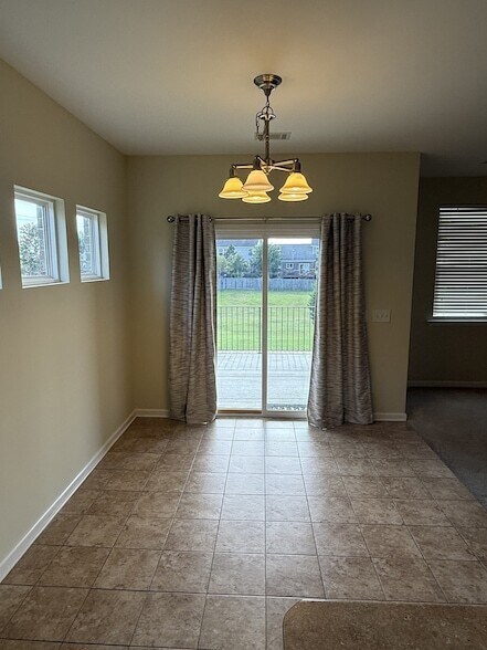 Building Photo - 1629 Robindale Dr