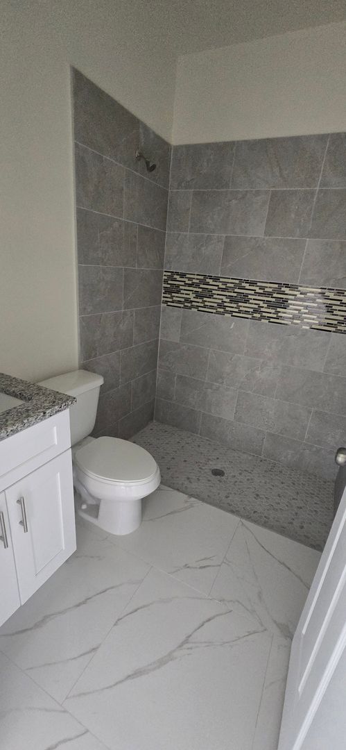 Building Photo - Great SW Location-Three Bedroom -two bath