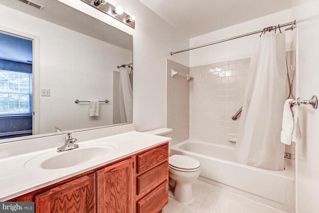 Building Photo - 1301 Sheridan Pl