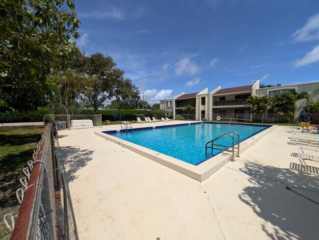 Building Photo - Spacious 2BR Retreat Near Beaches & Dining