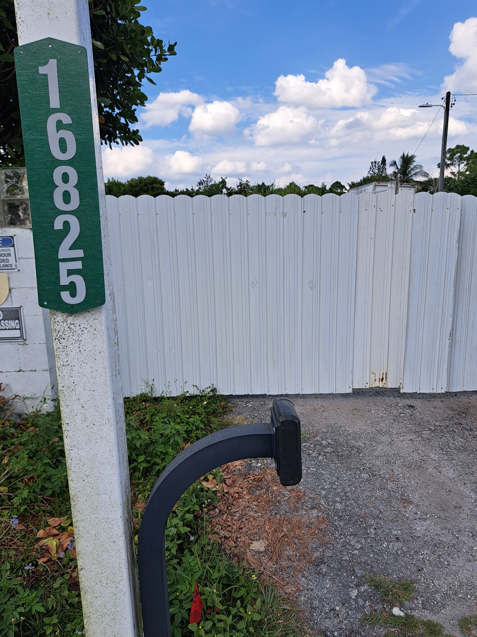 Gated entry with keypad - 16825 89th Pl N