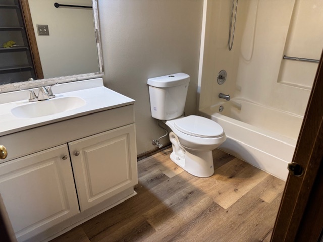 Bathroom - 14428 S Division St